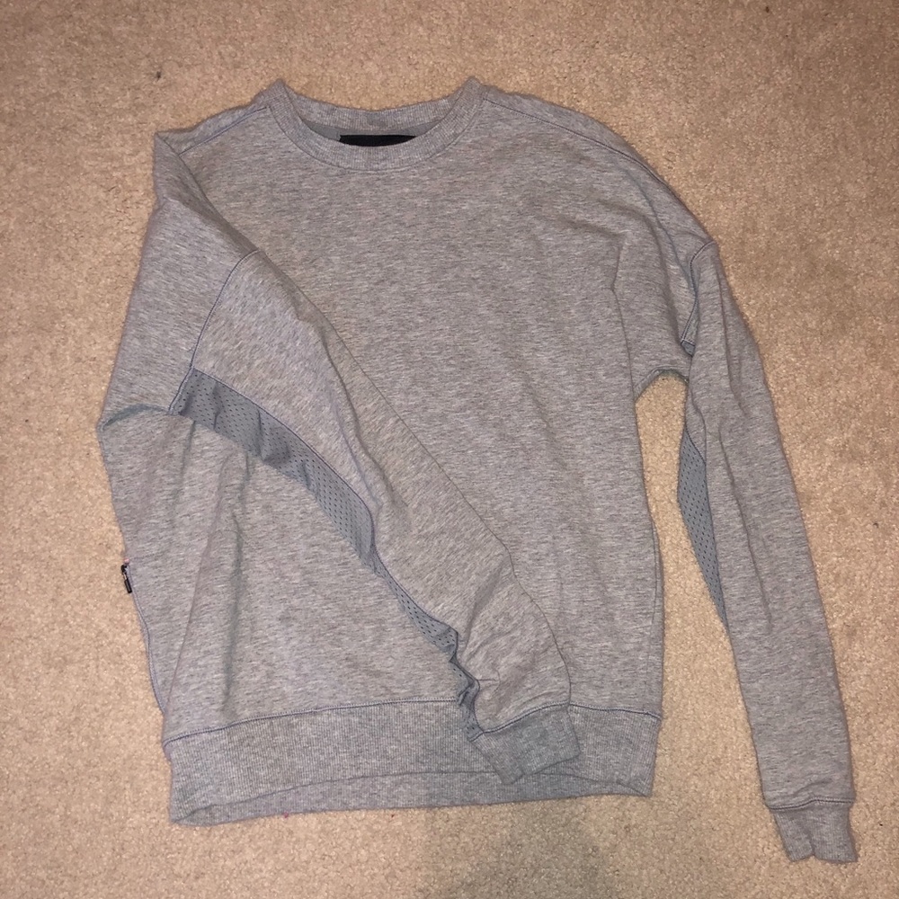 Under Armour crew neck, size S